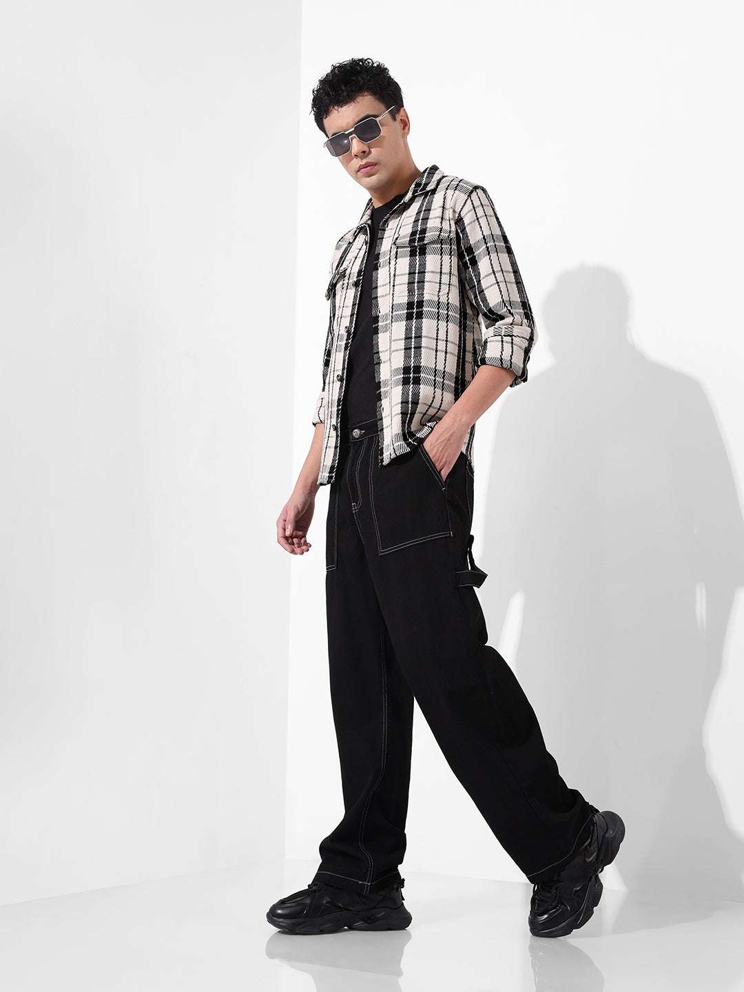 Men's Black Regular Fit Checked Casual Shirt