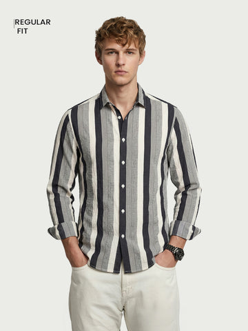 Men's Black Regular Fit Vertical Stripes Casual Shirt