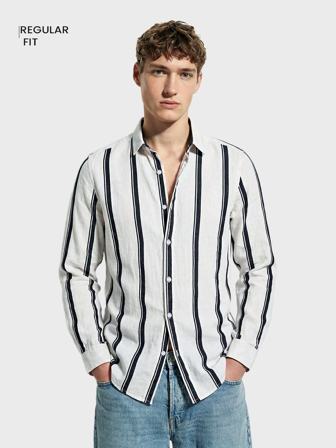 Men's White Regular Fit Vertical Stripes Casual Shirt