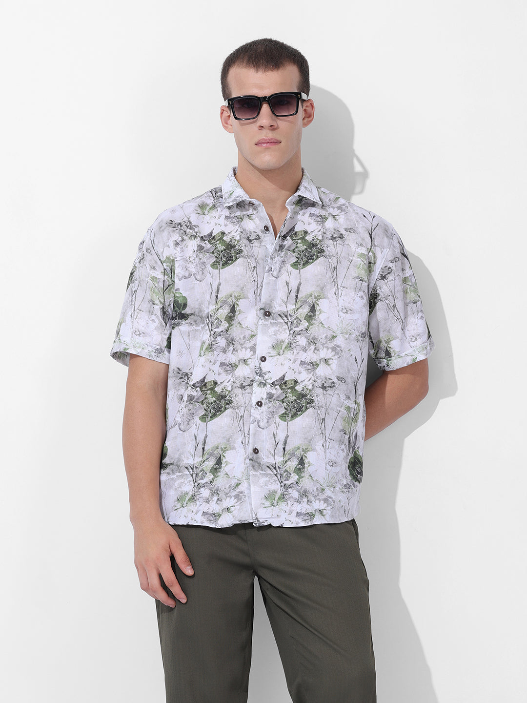 Men's White Relaxed Fit Solid Resort Wear Shirt