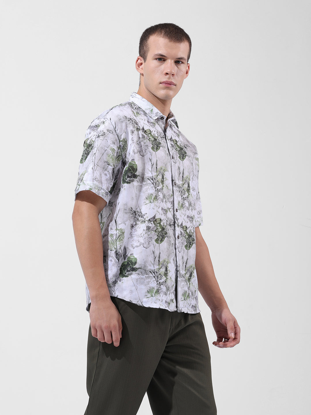 Men's White Relaxed Fit Solid Resort Wear Shirt