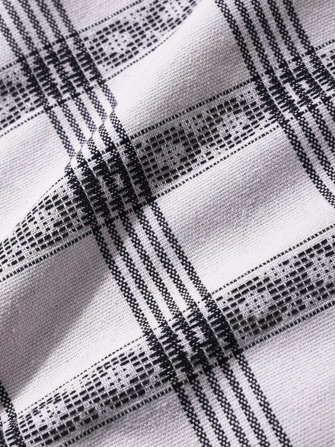 Men's White Relaxed Fit Checked Casual Shirt