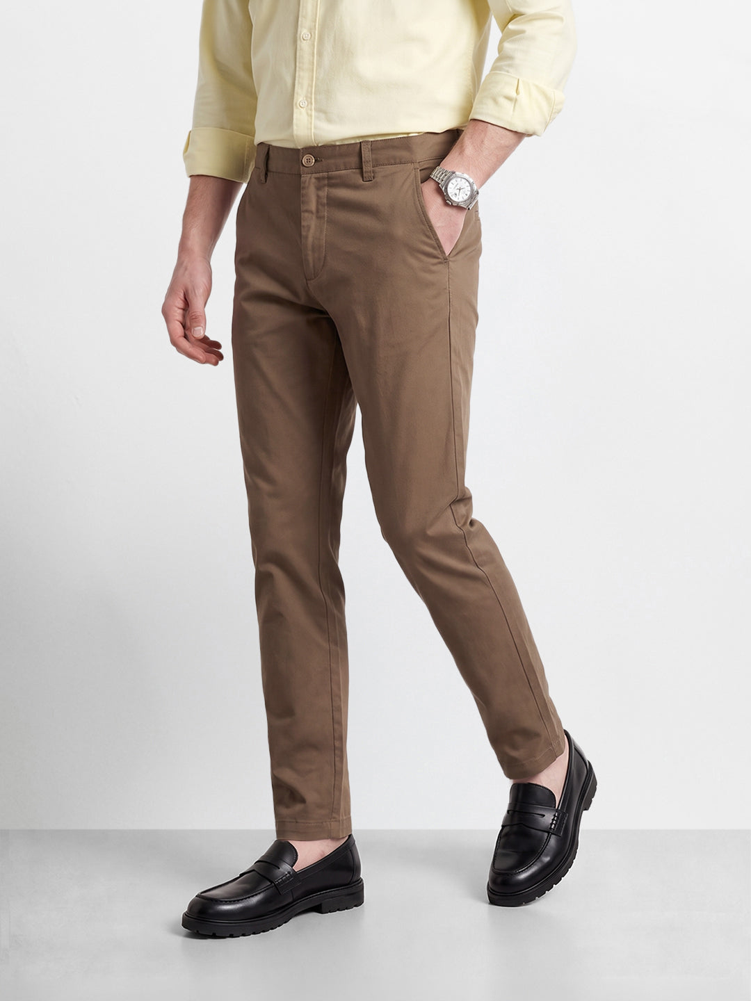 Men's Khaki Slim Fit Solid Casual Chinos