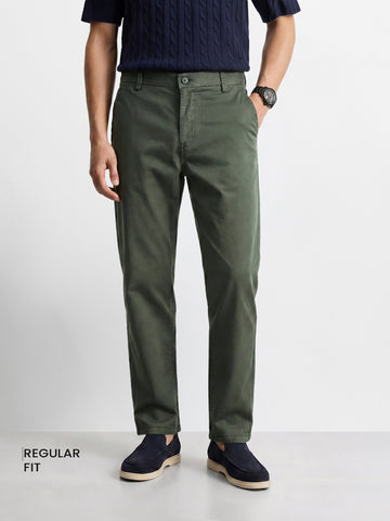 Men's Green Regular Fit Solid Casual Chinos