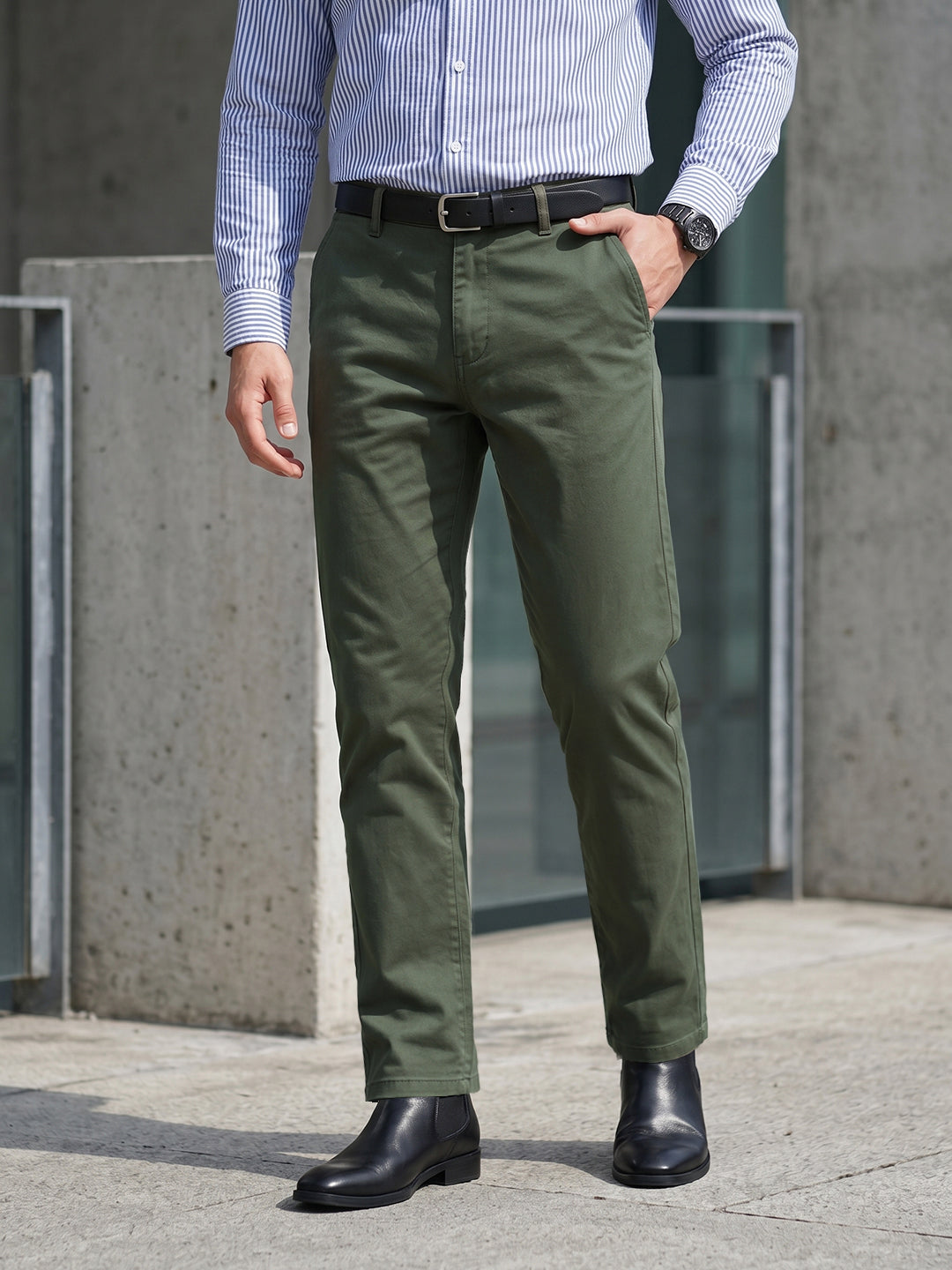 Men's Green Regular Fit Solid Casual Chinos