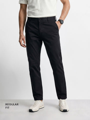 Men's Black Regular Fit Solid Casual Chinos