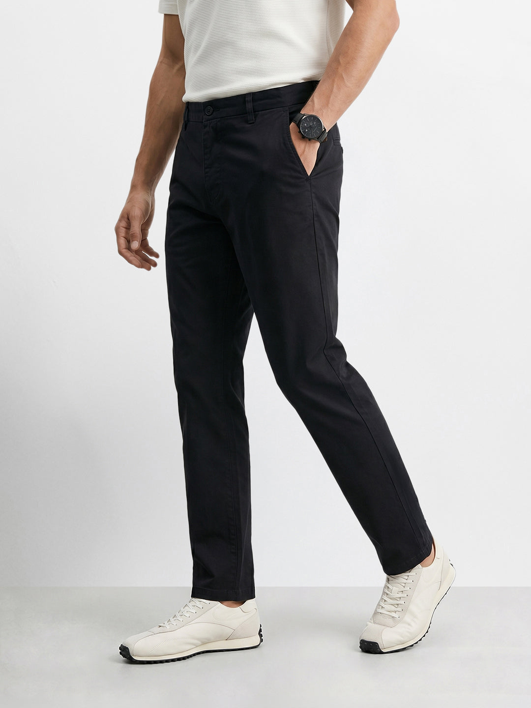 Men's Black Regular Fit Solid Casual Chinos