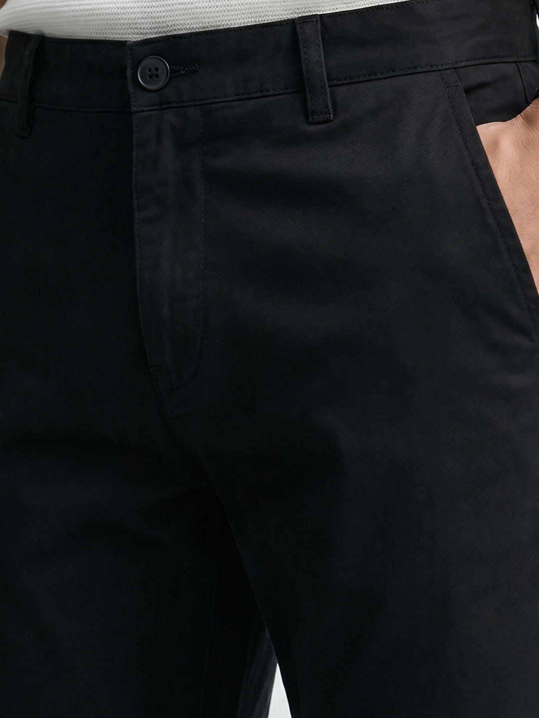 Men's Black Regular Fit Solid Casual Chinos