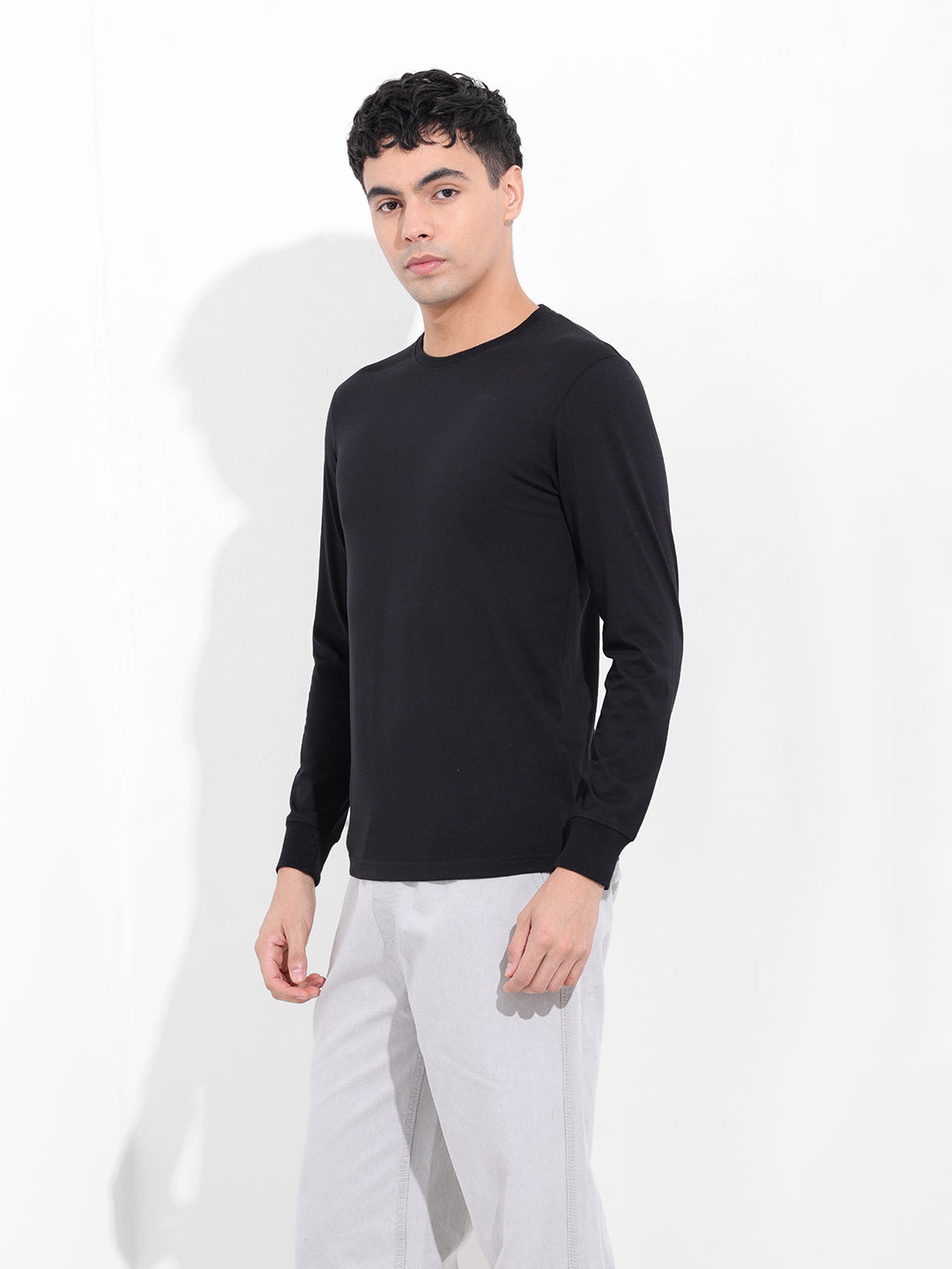 Men's Black Slim Fit Solid Round Neck T-shirt