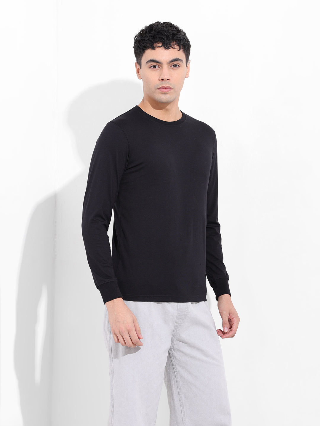Men's Black Slim Fit Solid Round Neck T-shirt