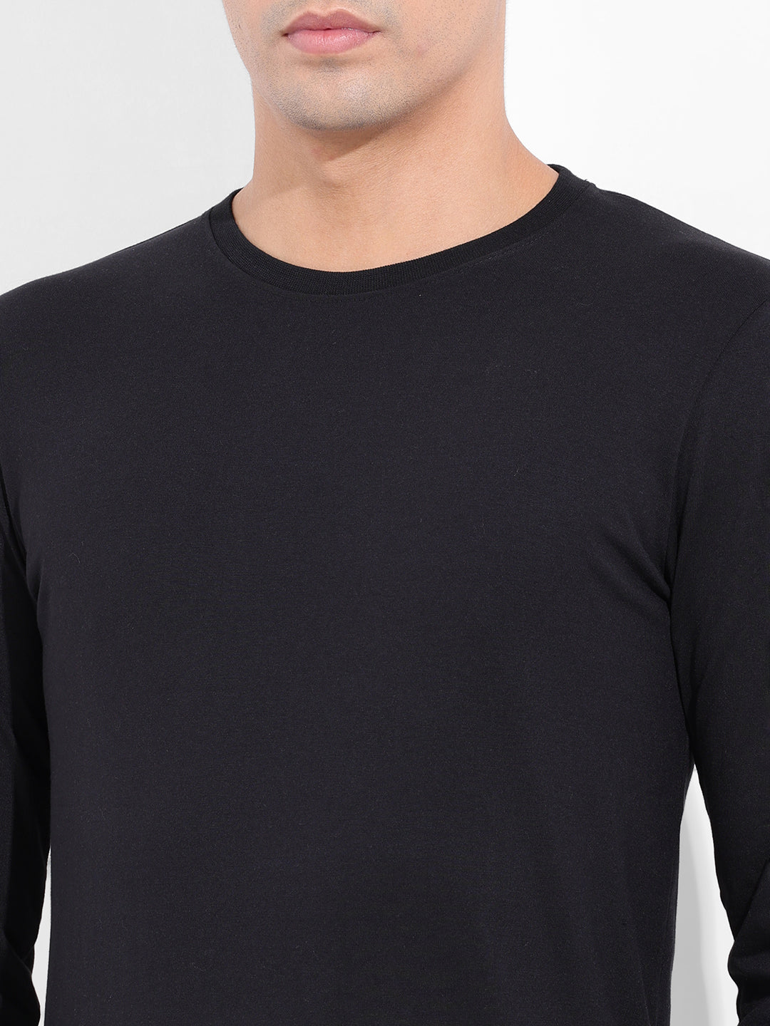 Men's Black Slim Fit Solid Round Neck T-shirt