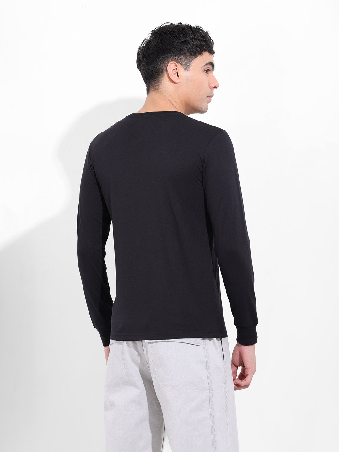 Men's Black Slim Fit Solid Round Neck T-shirt