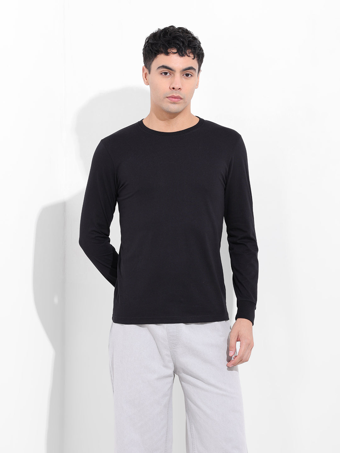 Men's Black Slim Fit Solid Round Neck T-shirt