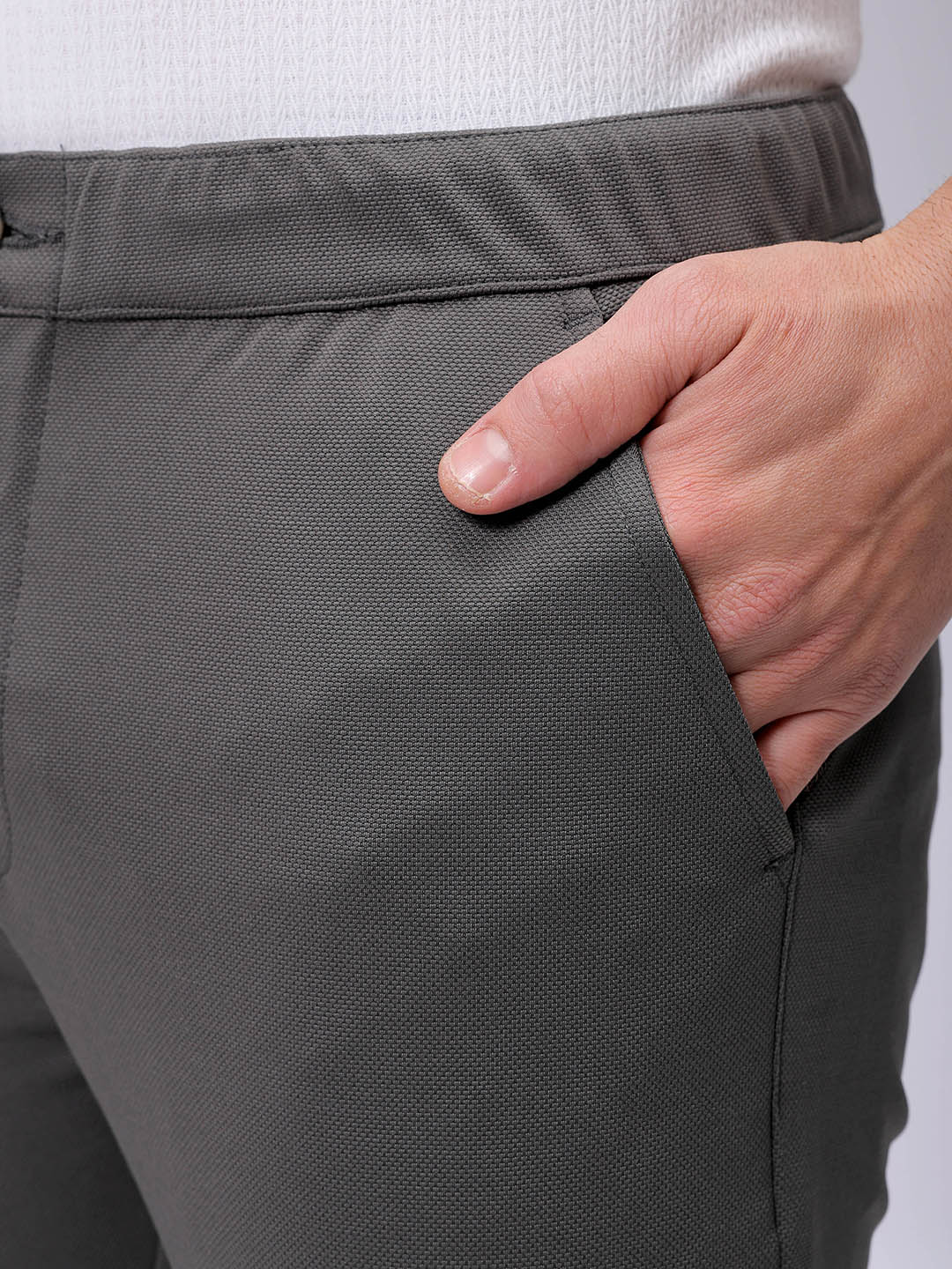 Men's Grey Slim Fit Textured Mid-Rise Stretchable Knitted Formal Trousers