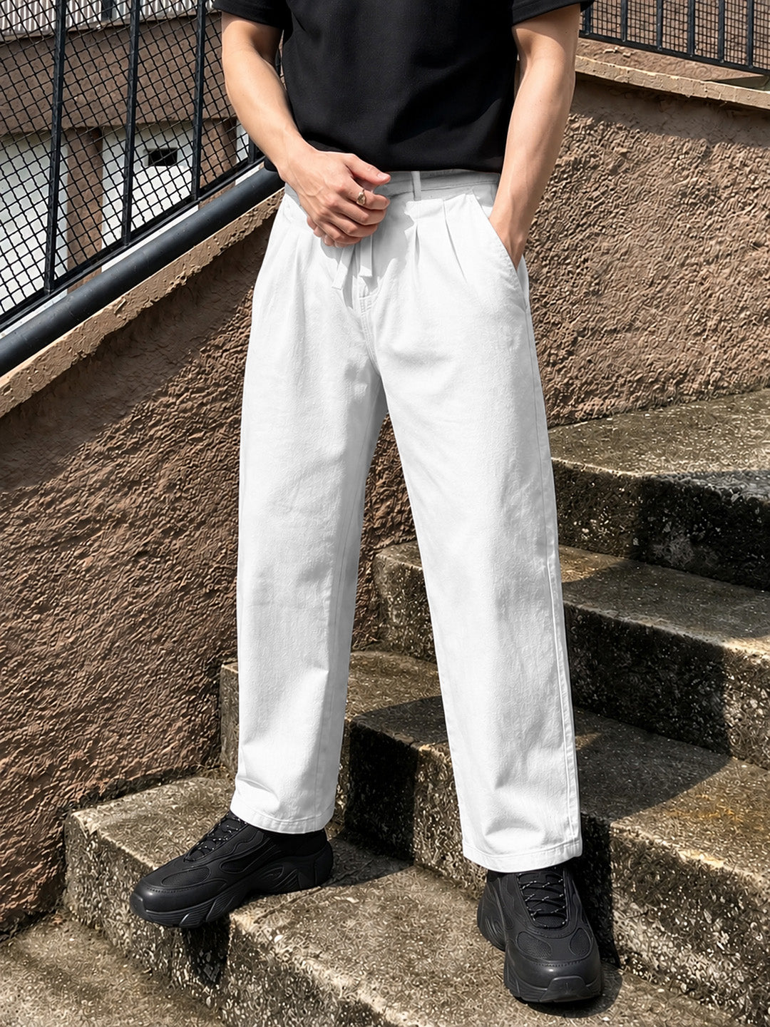 Men's White Relaxed Fit Solid Utility Jeans