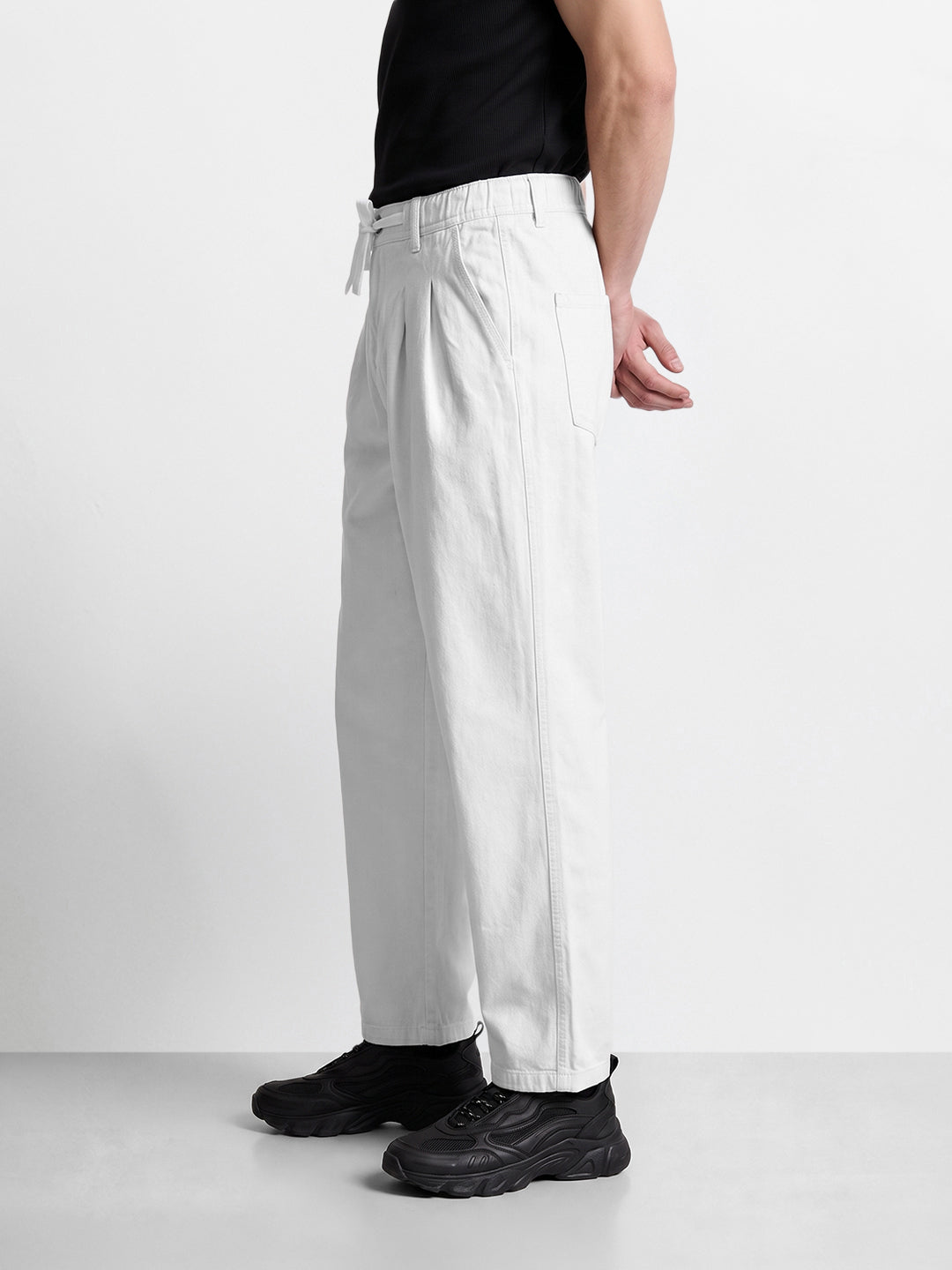 Men's White Relaxed Fit Solid Utility Jeans