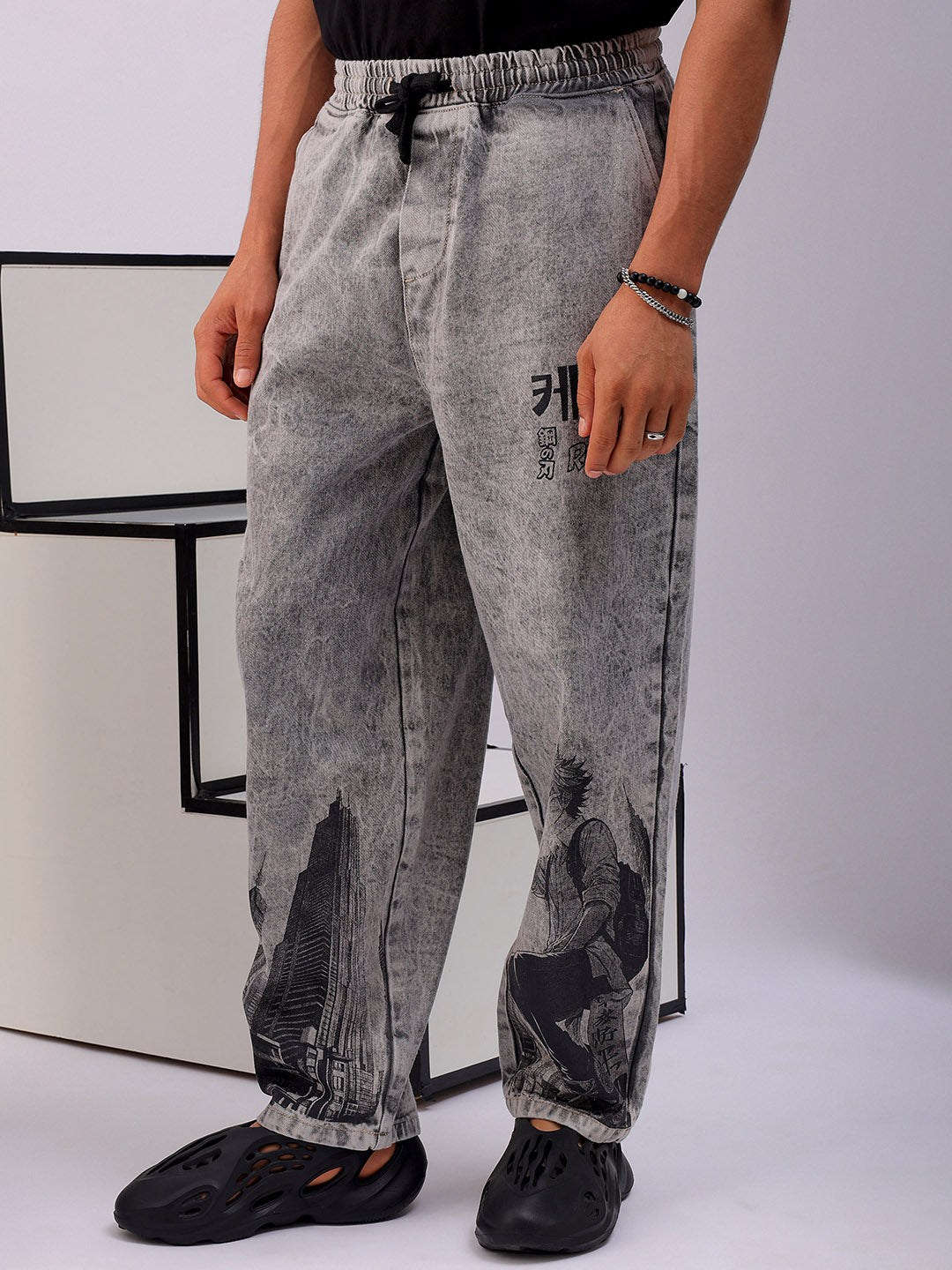 Shop Men's Solid Loose Fit Denim Jeans Online.