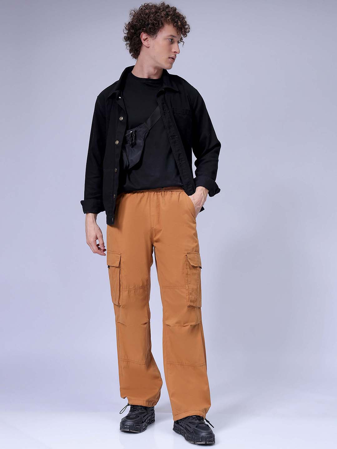 Men's Brown Relaxed Fit Solid Mid-Rise Elasticated Cargos