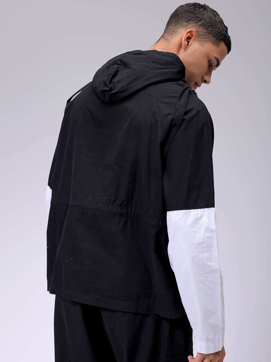 Men's Black Relaxed Fit Colourblocked Utility Jacket