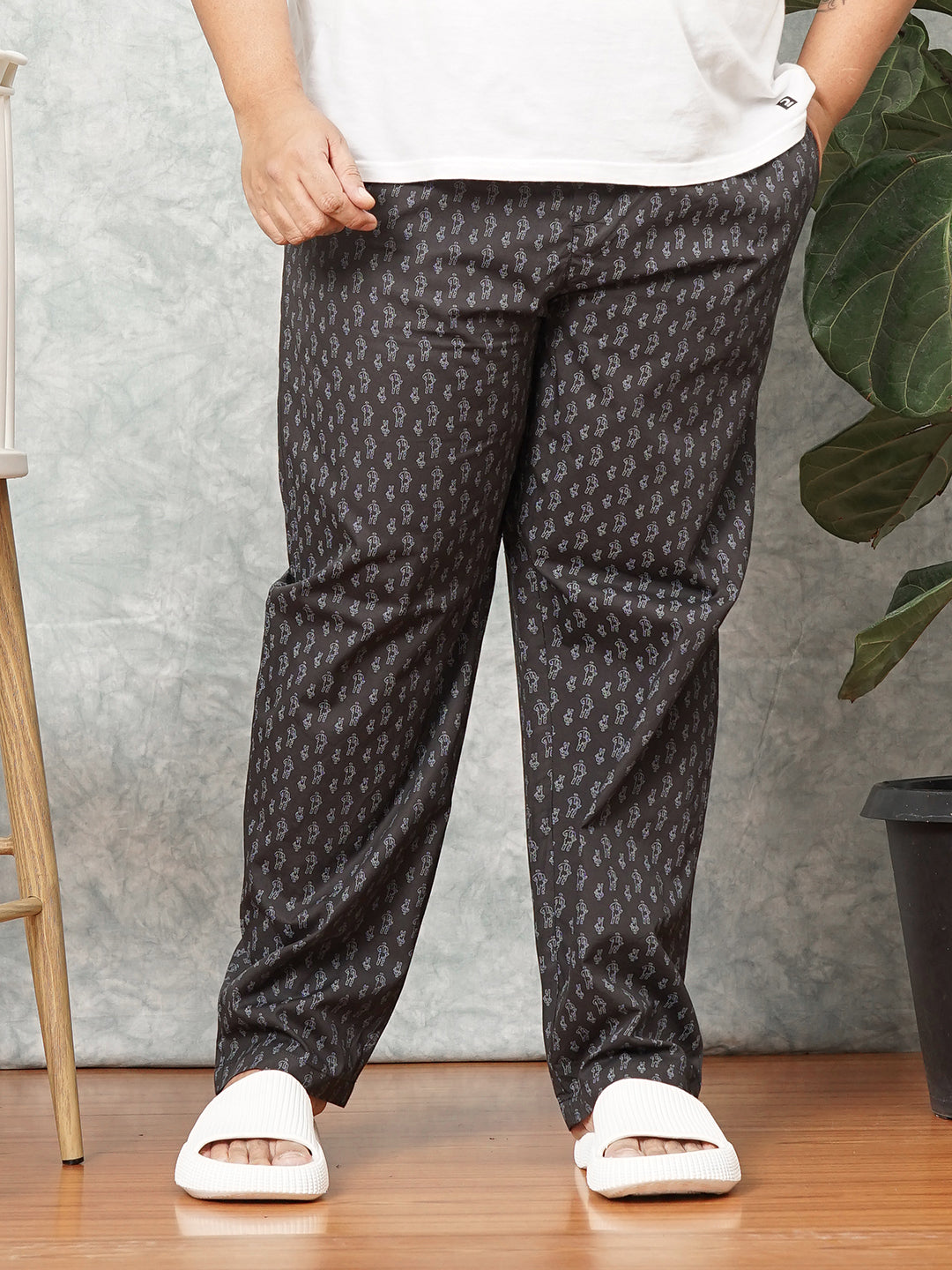 Shop Men's Black Plus Size Geometric Printed Lounge Pants Online.