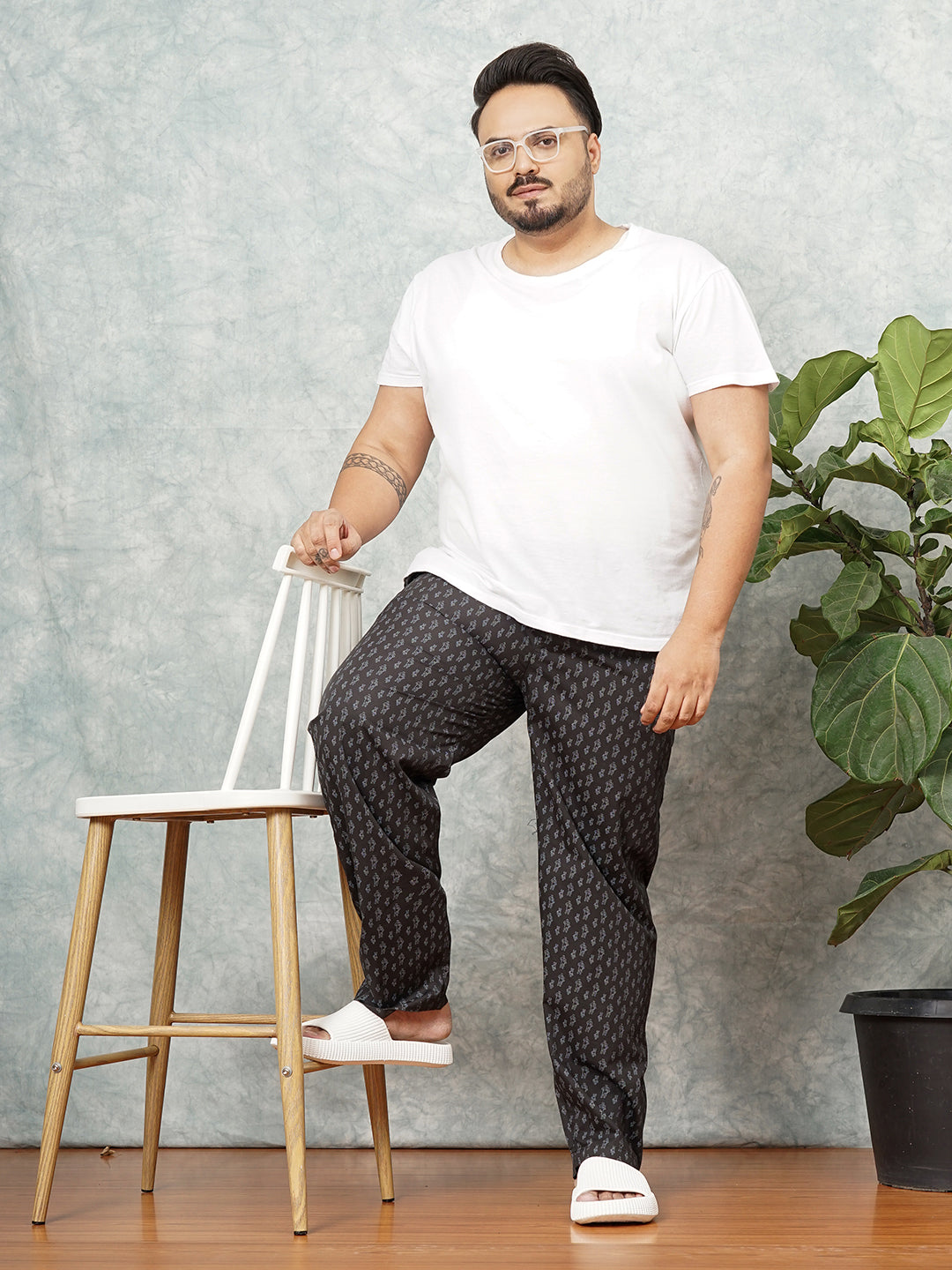 Shop Men's Black Plus Size Geometric Printed Lounge Pants Online.