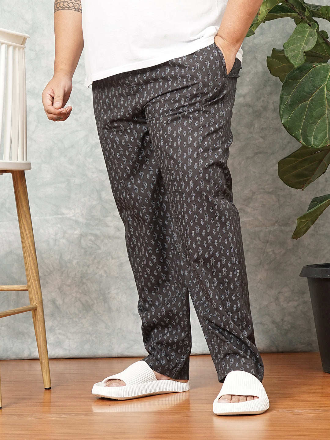 Shop Men's Black Plus Size Geometric Printed Lounge Pants Online.