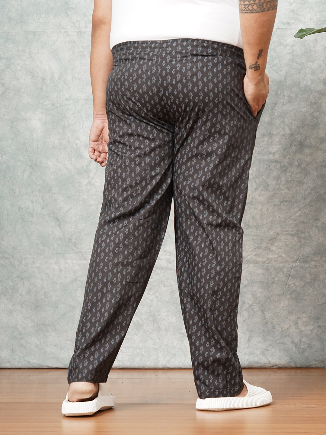 Shop Men's Black Plus Size Geometric Printed Lounge Pants Online.