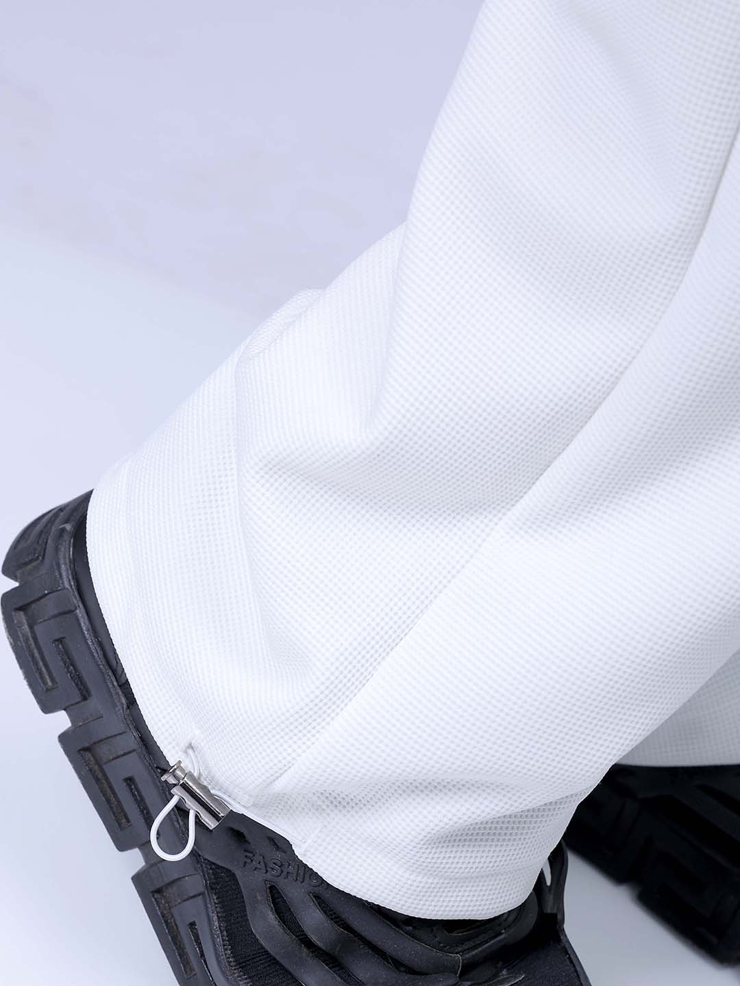 Men's White Loose Wide Leg Solid Mid-Rise Elasticated Utility Cargo Joggers