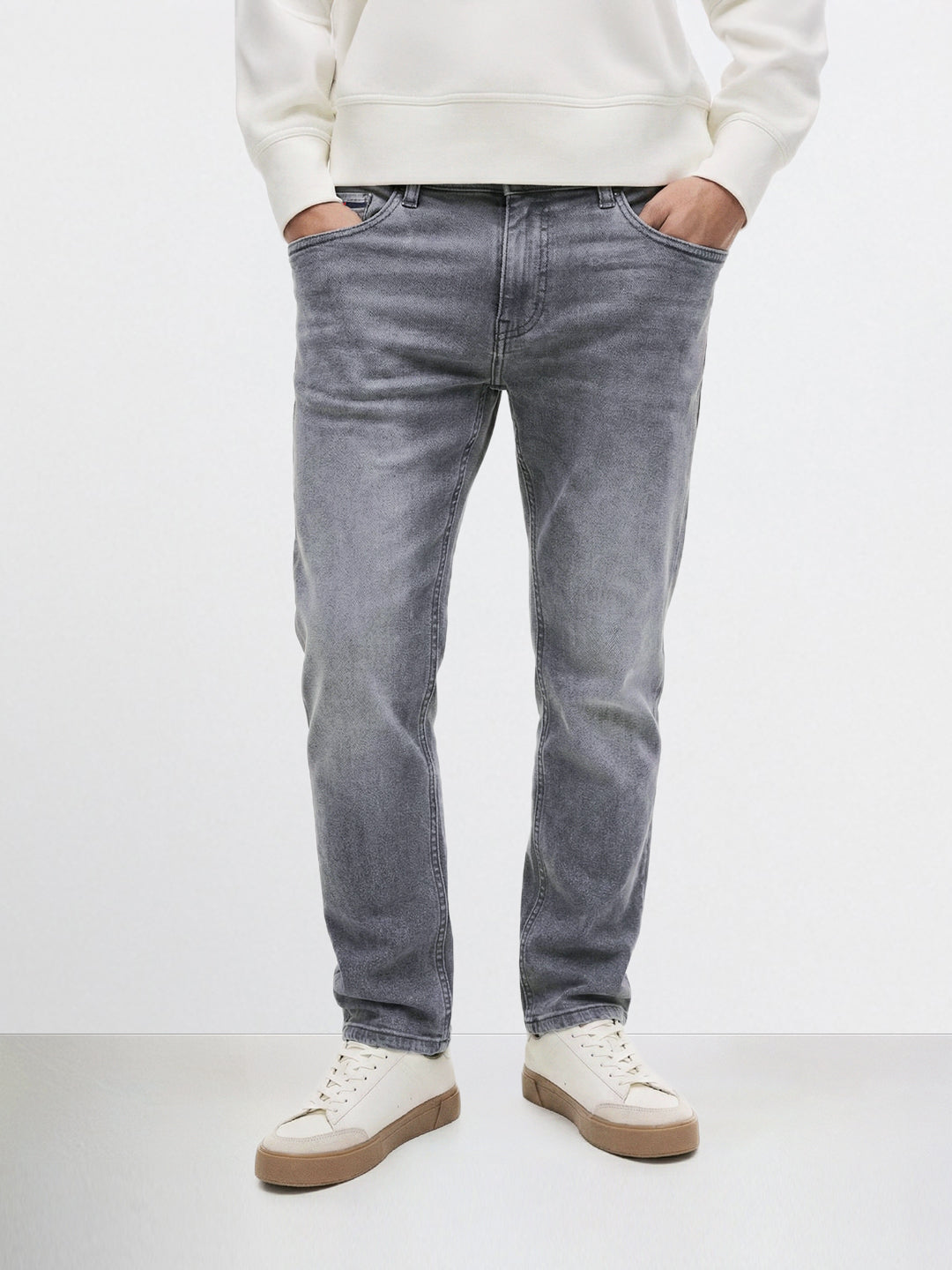 Men's Grey Slim Fit Solid Casual Jeans