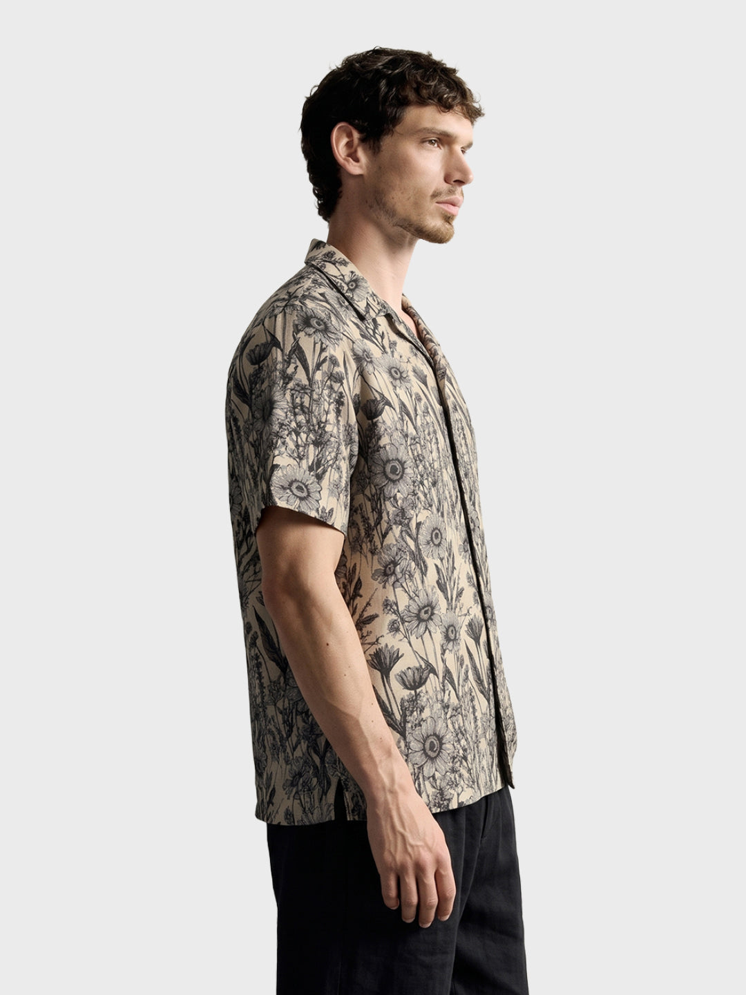 Men's Beige Relaxed Fit Floral Printed Casual Shirt