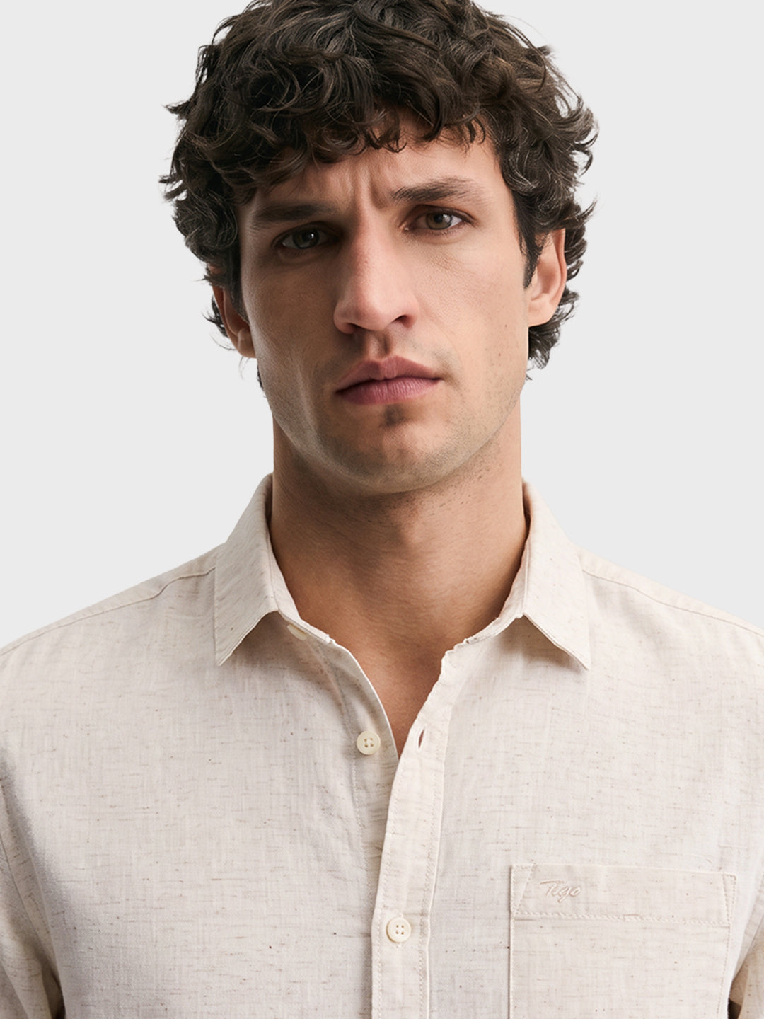 Men's Beige Slim Fit Solid Casual Shirt