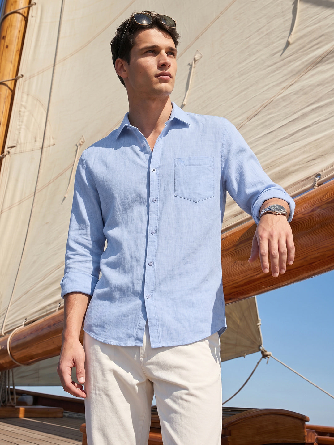 Men's Blue Slim Fit Solid Casual Shirt