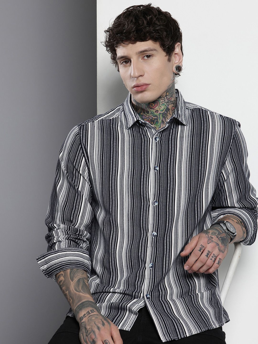 Men's Black Regular Fit Printed Casual Shirt
