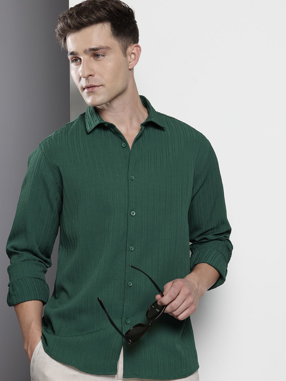 Men's Green Relaxed Fit Solid Textured Shirt
