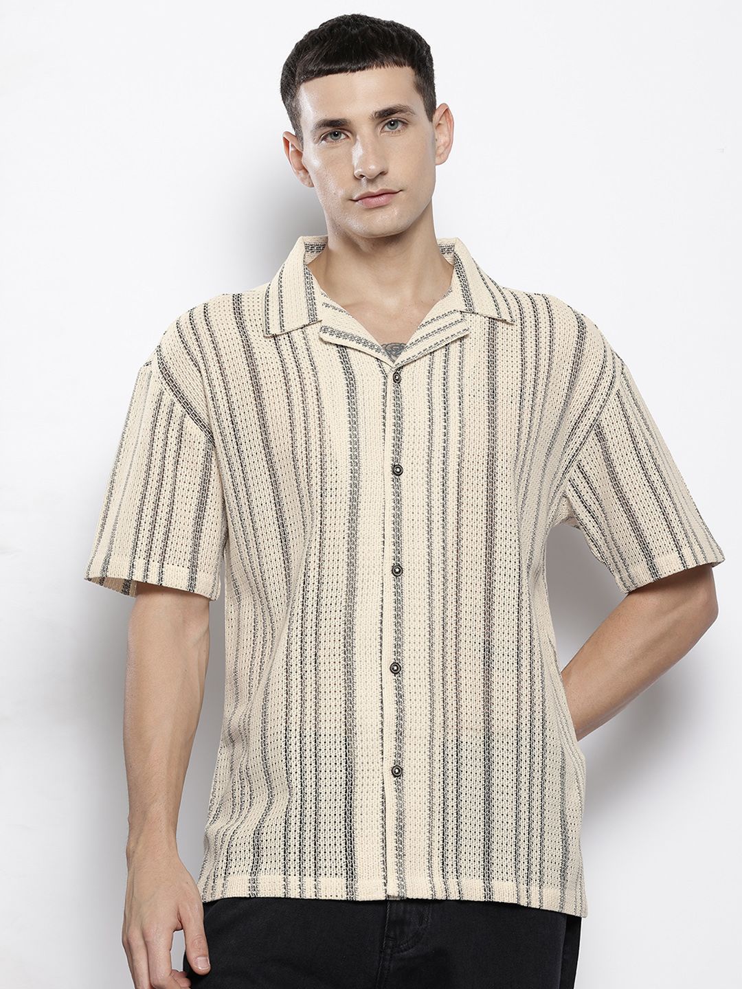 Men's Off White Relaxed Fit Textured Resort Wear Shirt