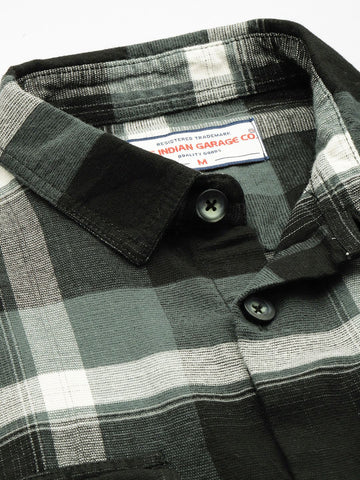 Men's Black Regular Fit Checked Casual Shirt