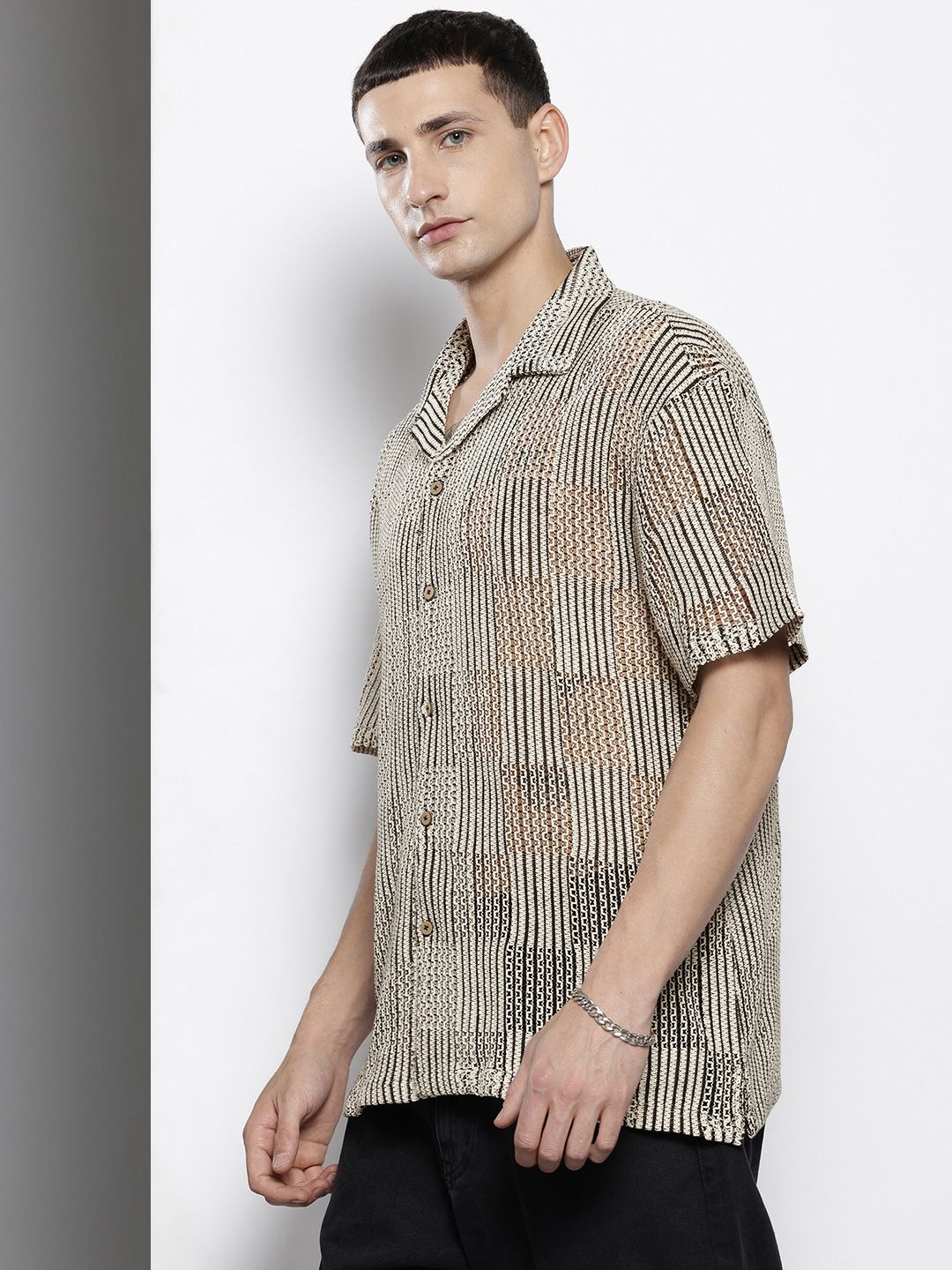 Men's Off White Relaxed Fit Textured Resort Wear Shirt