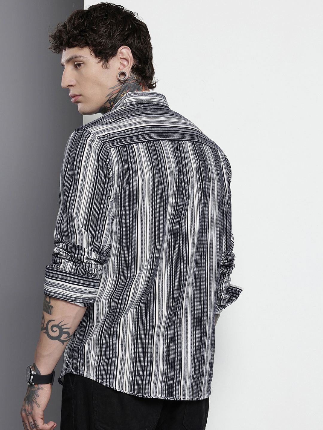 Men's Black Regular Fit Printed Casual Shirt