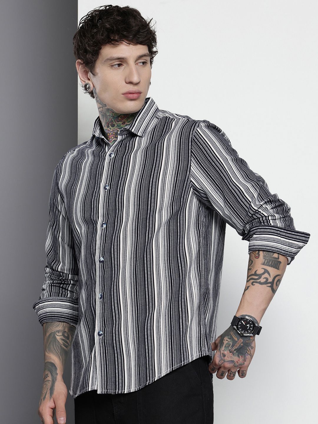 Men's Black Regular Fit Printed Casual Shirt