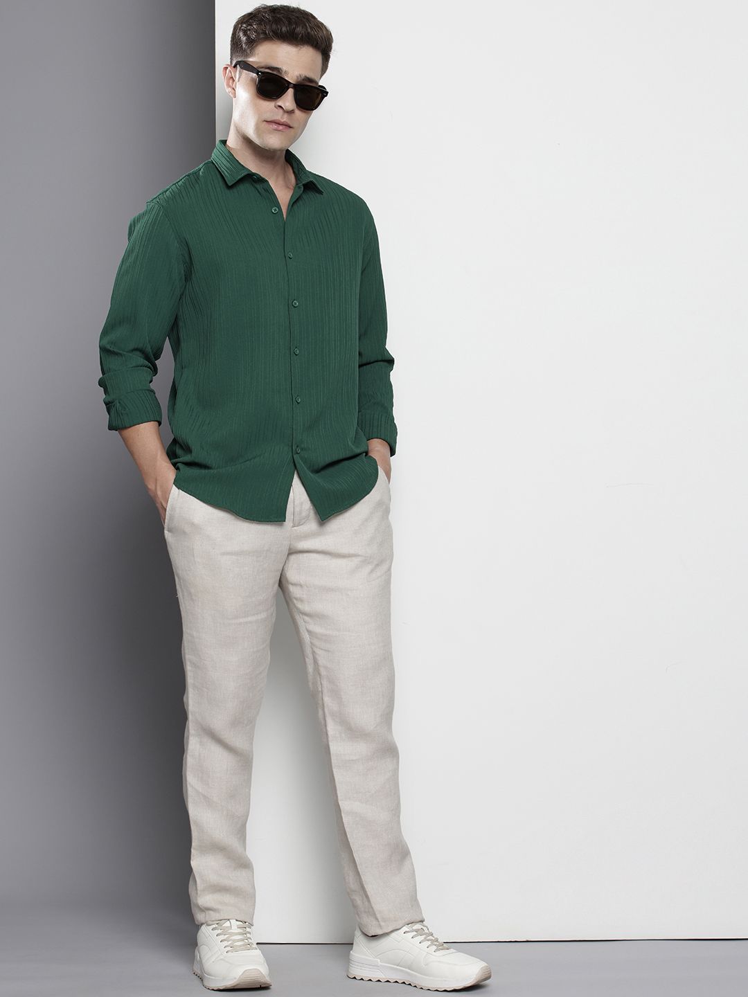 Men's Green Relaxed Fit Solid Textured Shirt