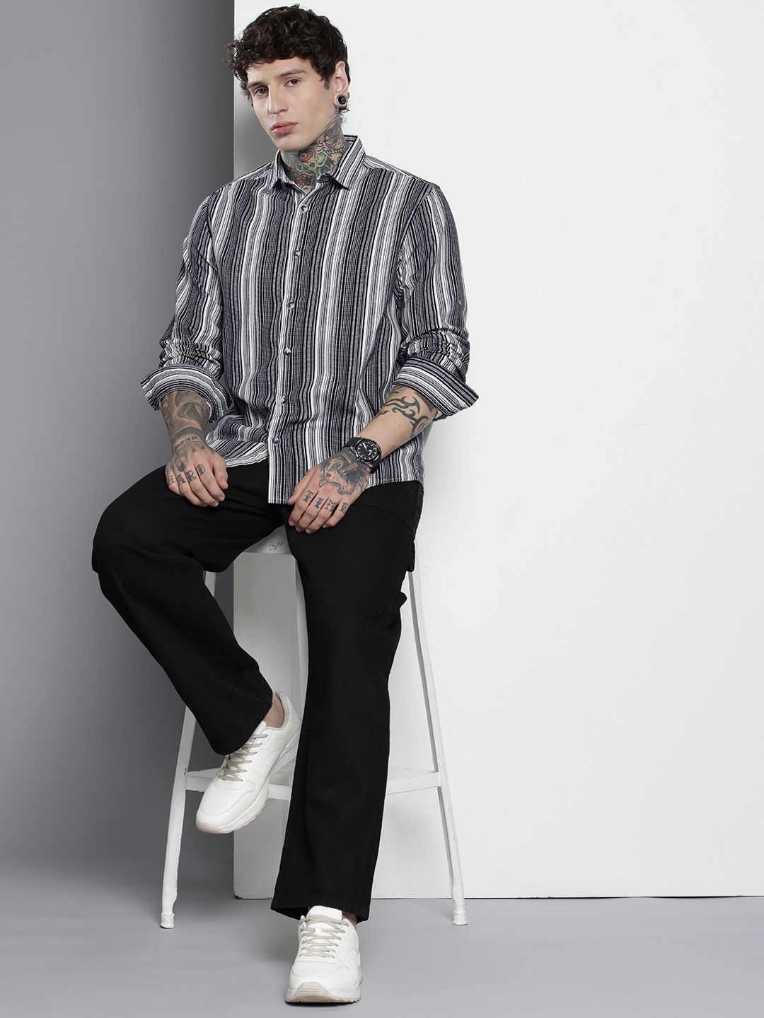 Men's Black Regular Fit Printed Casual Shirt