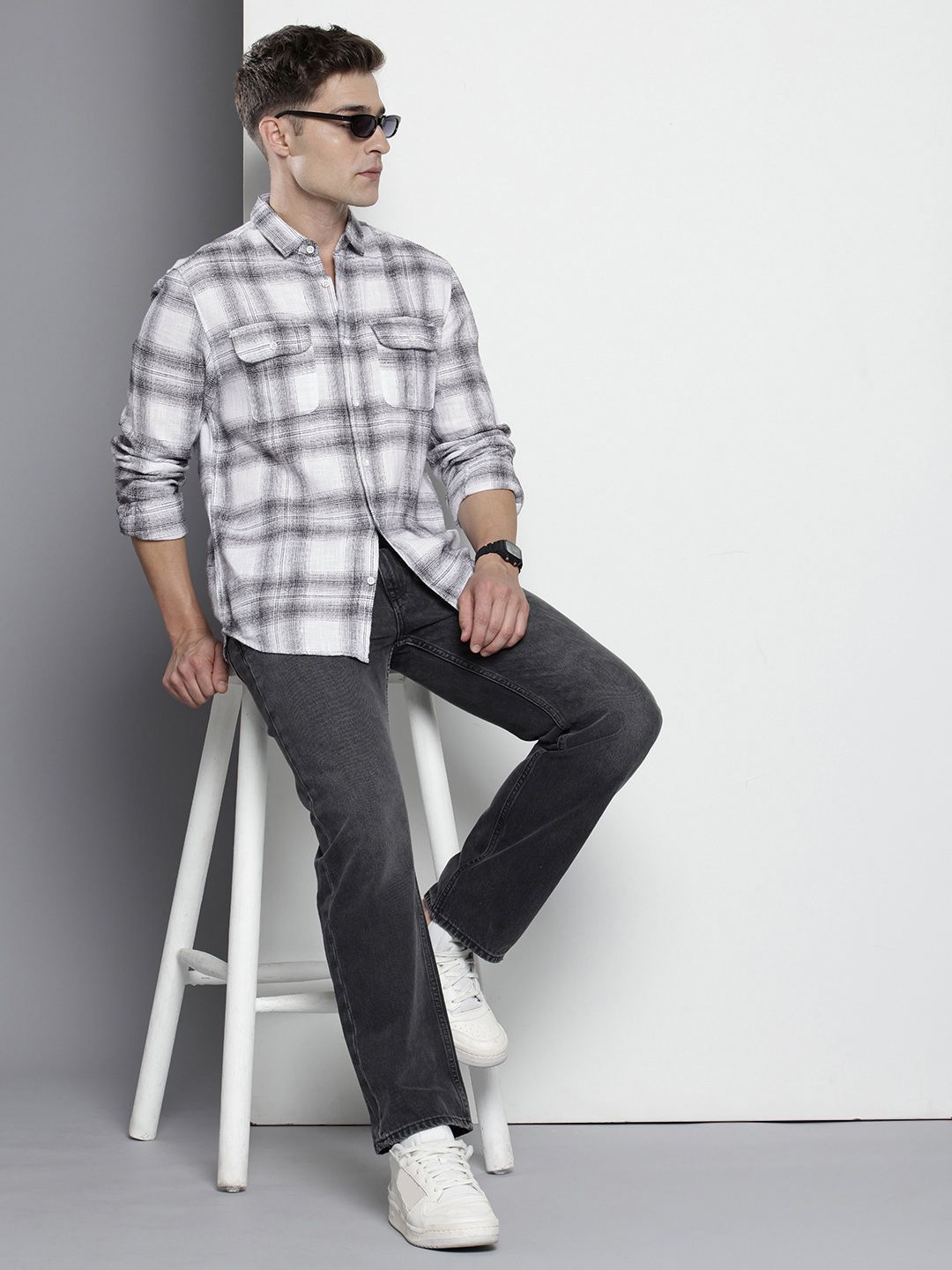 Men's White Slim Fit Checked Casual Shirt