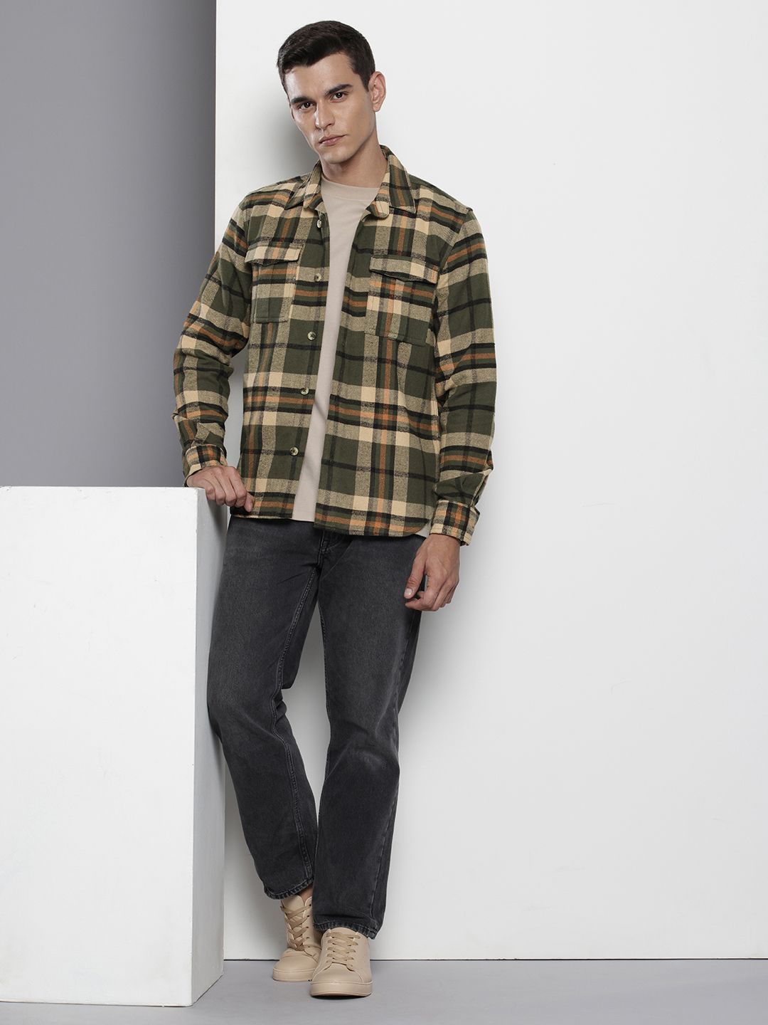 Men's Green Regular Fit Checked Casual Shirt