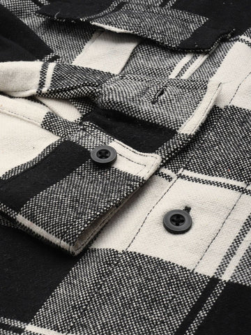 Men's Black Regular Fit Checked Casual Shirt