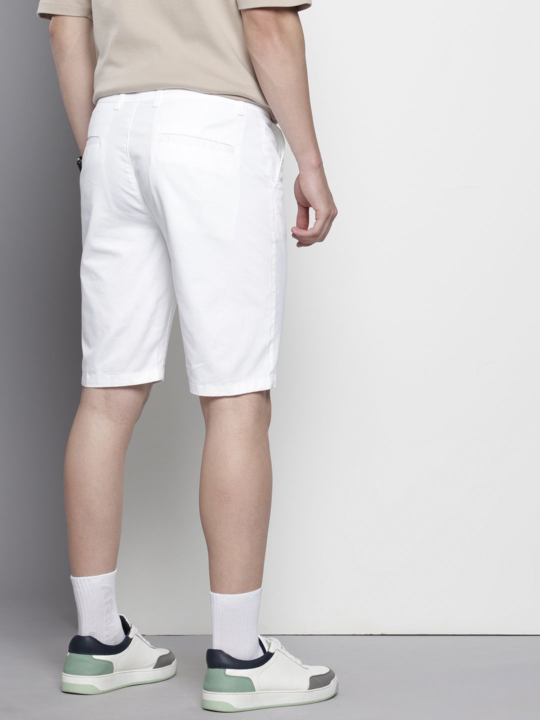 Men's White Regular Fit Solid Casual Shorts