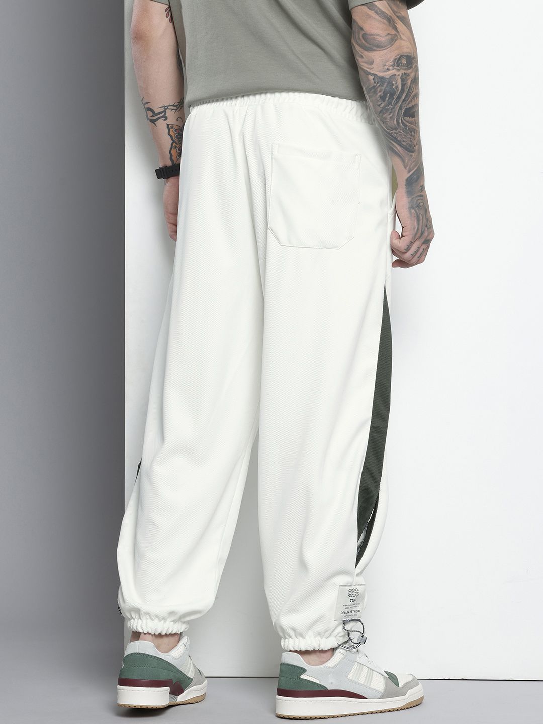 Men's White Relaxed Fit Textured Baggy Joggers