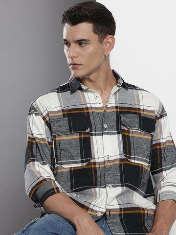 Men's Black Regular Fit Checked Casual Shirt