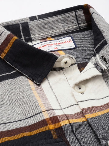 Men's Black Regular Fit Checked Casual Shirt