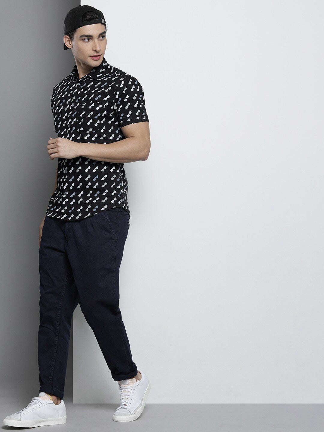 Men's Black Slim Fit Printed Resort Wear Shirt