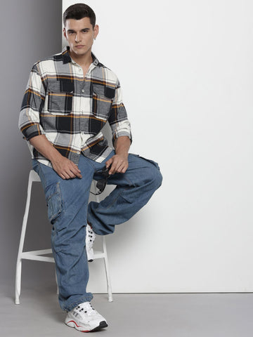 Men's Black Regular Fit Checked Casual Shirt